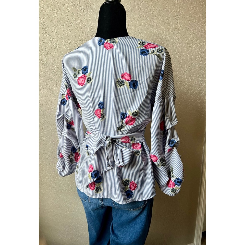 Faux wrap top - Picture 5 of 5
